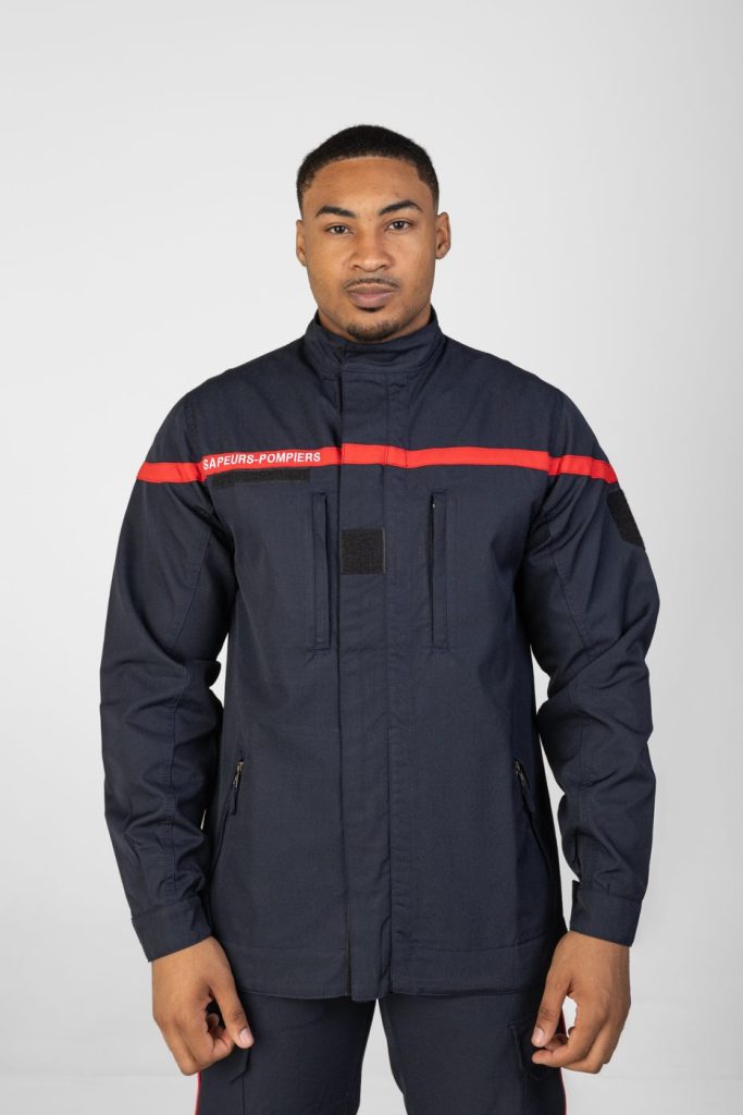 Veste TSI bleu marine à bande rouge, vue de face