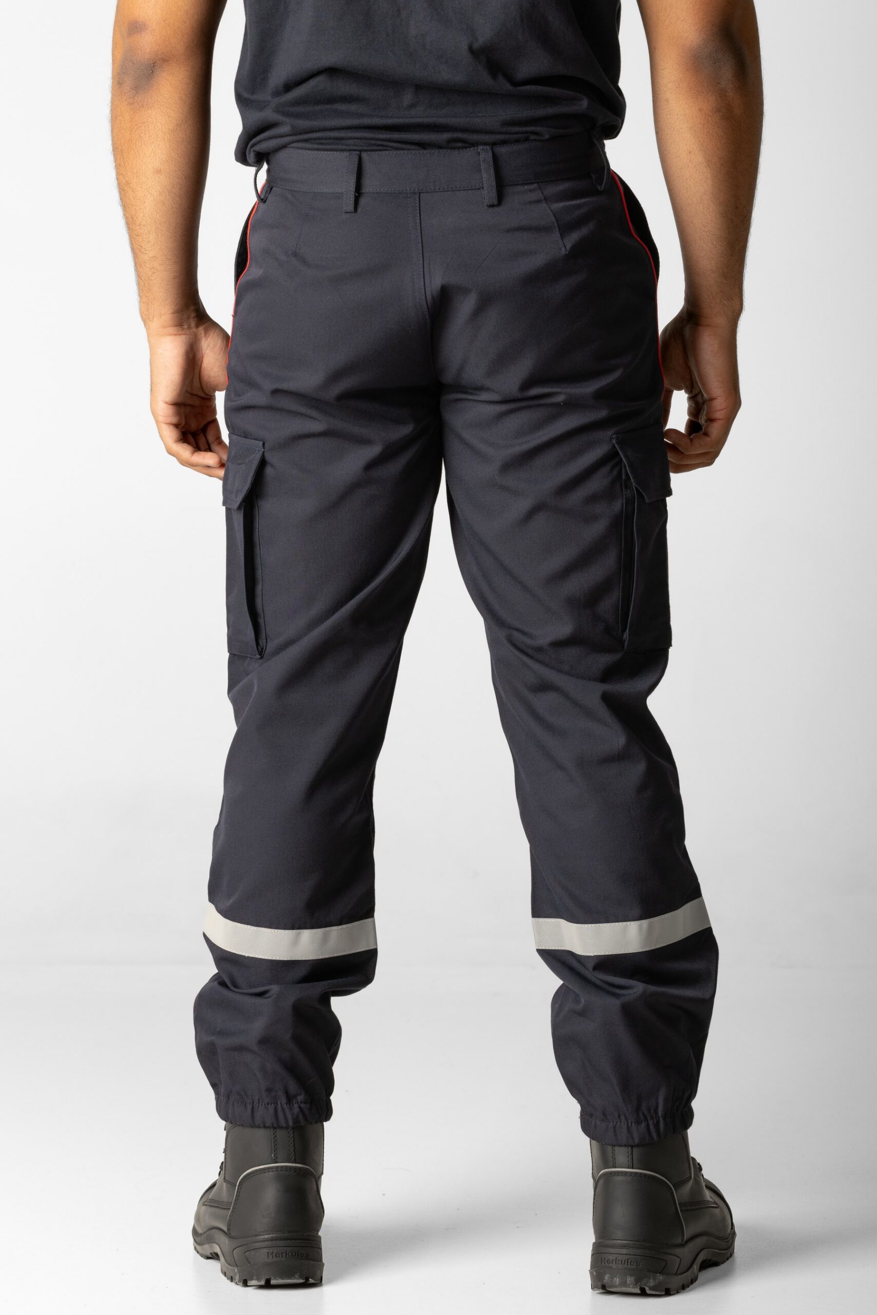 Pantalon F1 poches latérales avec passepoil rouge