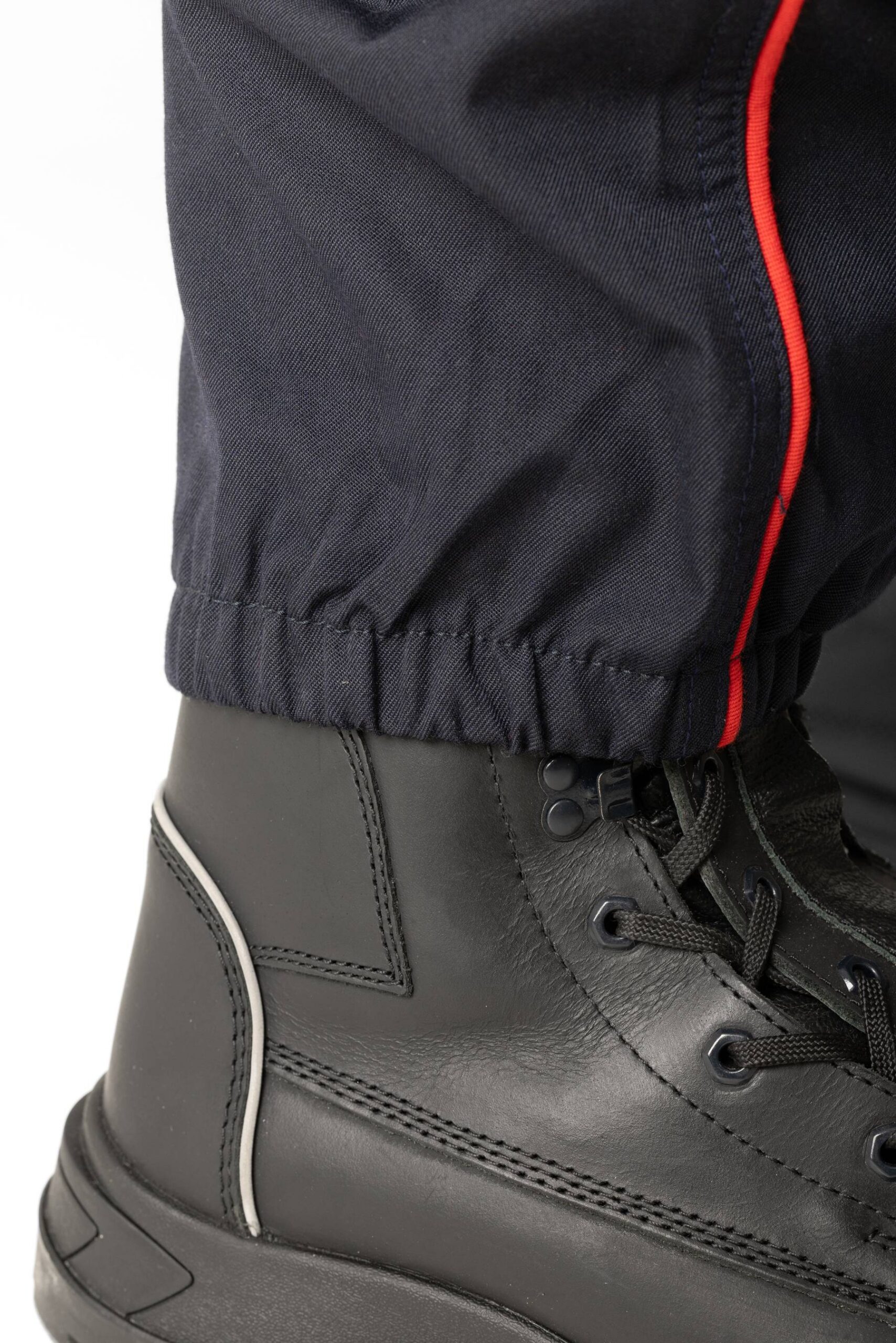 Pantalon F1 poches latérales avec passepoil rouge