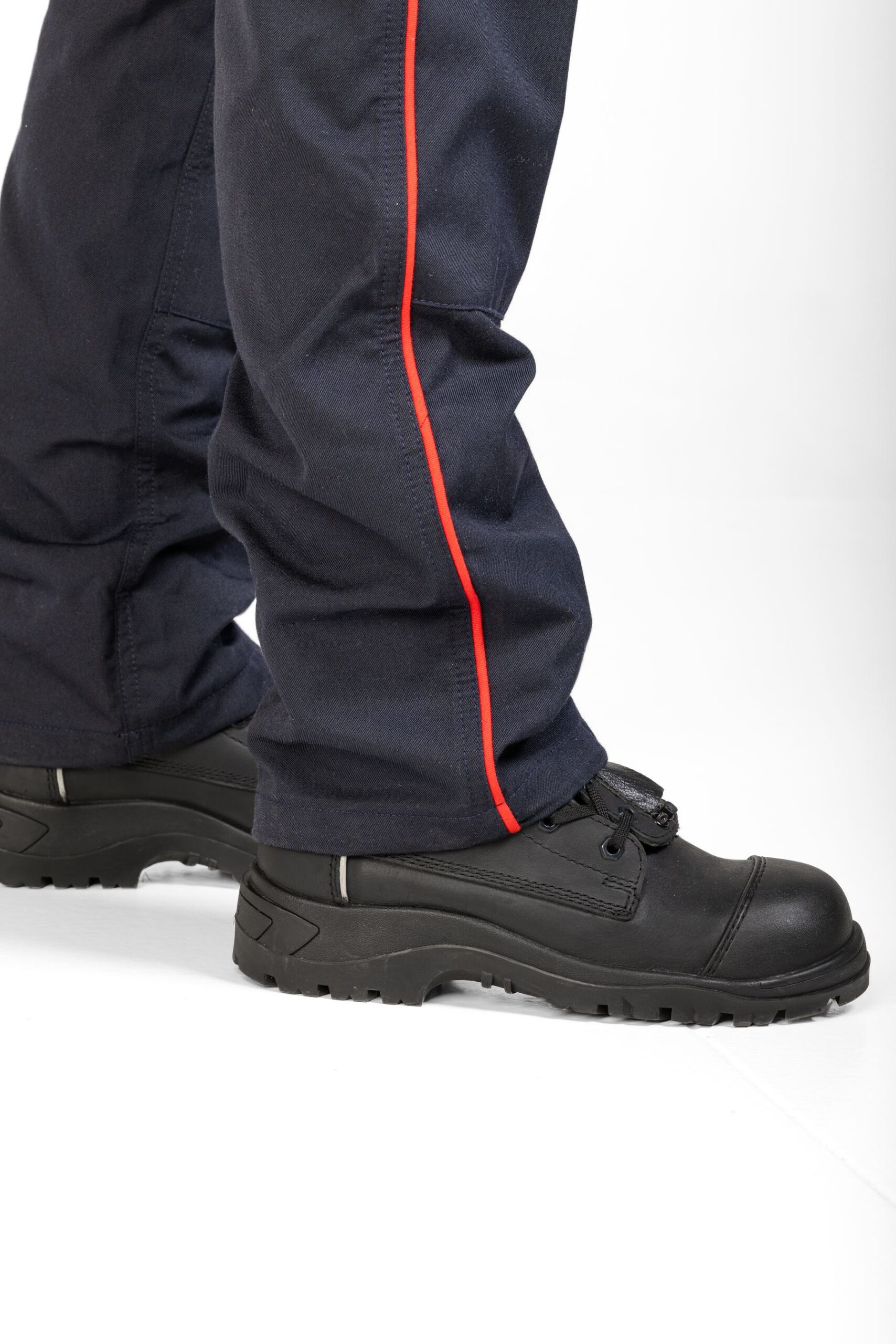 Pantalon TSI AS avec passepoil rouge