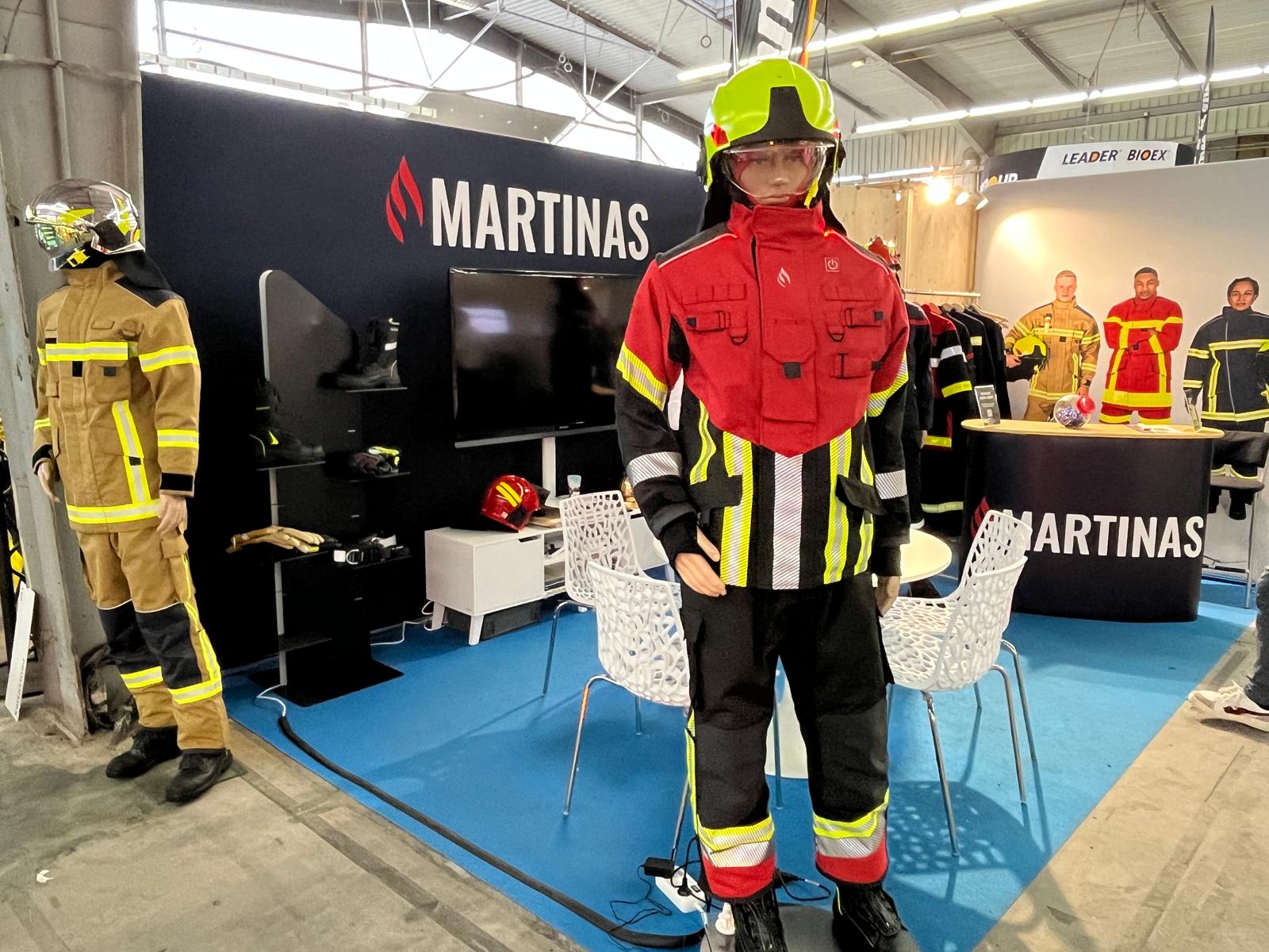Prototype de tenue d'intervention Martinas rouge et noire, vue de face
